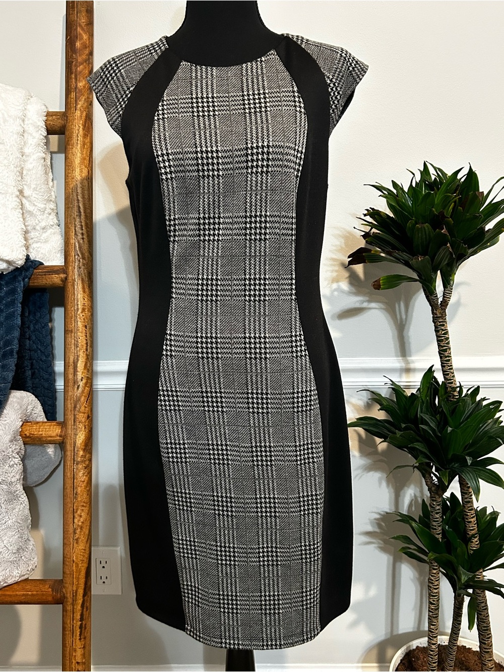 London Times Black and Gray Plaid Midi Sheath Dress Size 8